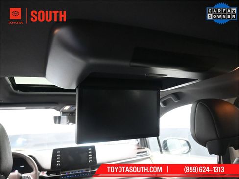 Used 2024 Toyota Sienna Platinum image 33