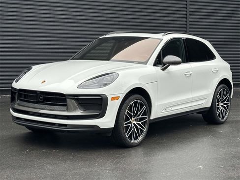 Used 2025 Porsche Macan Turbo image 1