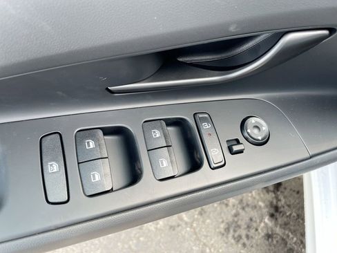 Used 2025 Hyundai Elantra Sport image 39