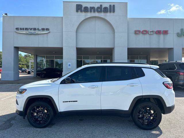 Certified 2025 Jeep Compass Latitude w/ Altitude Special Edition AWD/4WD image 8