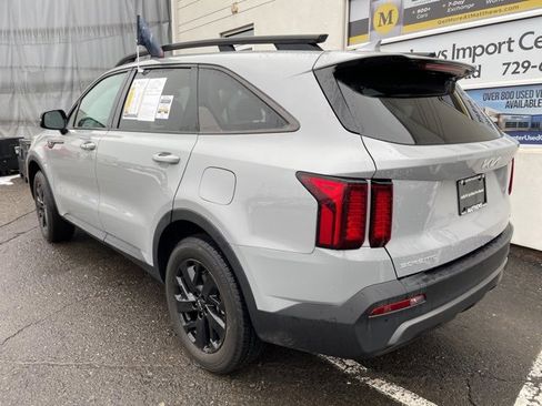 Certified 2023 Kia Sorento S w/ Panoramic Sunroof Package image 3