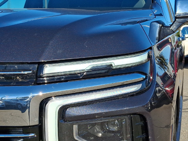 Used 2025 Chevrolet Suburban Premier AWD/4WD image 9