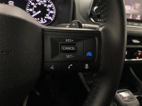 Certified 2025 Nissan Rogue SV AWD/4WD image 17