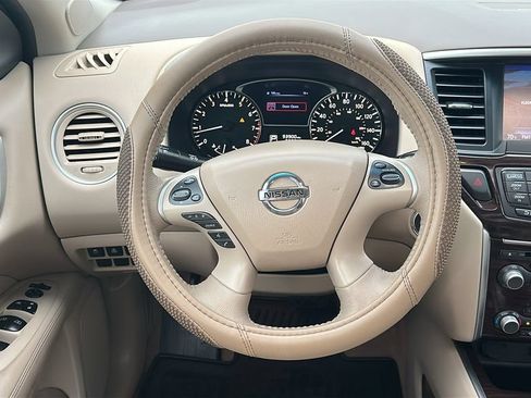 Used 2014 Nissan Pathfinder Platinum w/ Platinum Premium Package FWD image 24