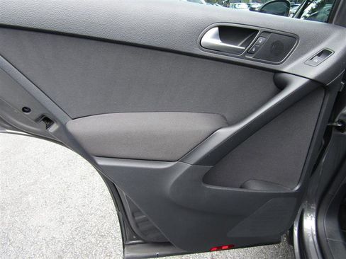 Used 2014 Volkswagen Tiguan S image 21