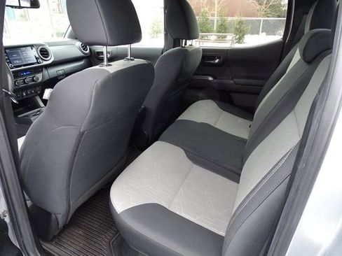 Used 2022 Toyota Tacoma TRD Off-Road image 12