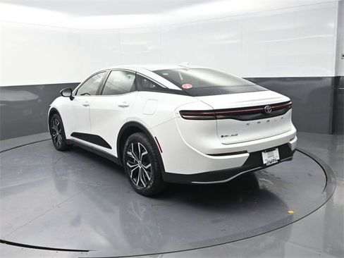 Used 2024 Toyota Crown XLE image 5