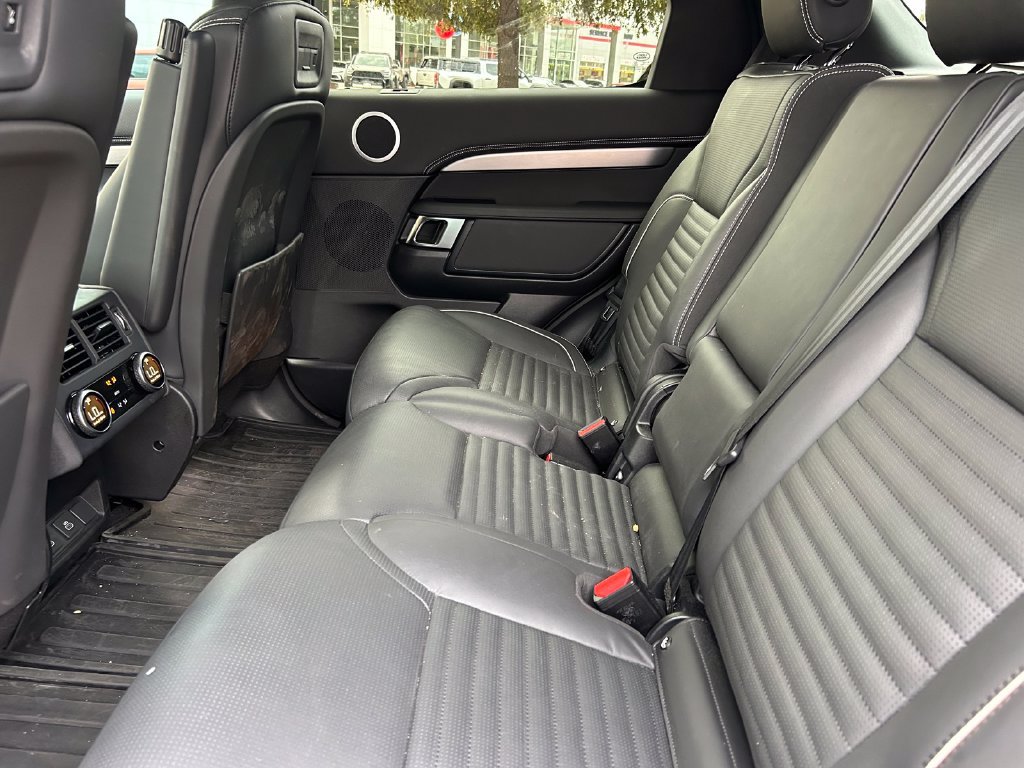 Used 2024 Land Rover Discovery Dynamic SE AWD/4WD image 17