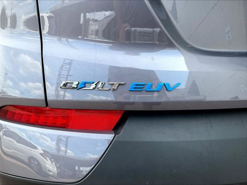 Used 2022 Chevrolet Bolt EUV LT w/ Convenience Package FWD image 23