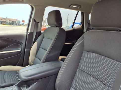 Used 2022 GMC Terrain SLE image 11