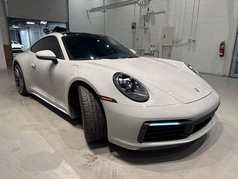 Used 2021 Porsche 911 Carrera RWD image 3
