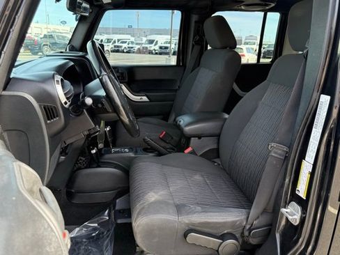 Used 2012 Jeep Wrangler Unlimited Sahara w/ Connectivity Group AWD/4WD image 2