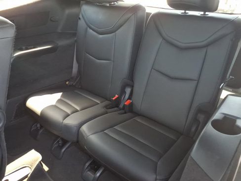 Used 2024 Cadillac XT6 Premium Luxury w/ LPO, Floor Liner Package FWD image 9