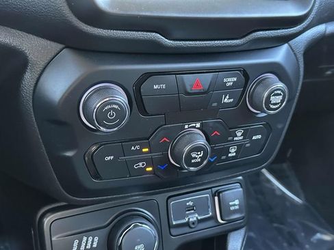 Certified 2022 Jeep Renegade Latitude image 15