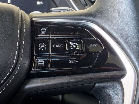 Used 2021 Jeep Grand Cherokee L Overland w/ Luxury Tech Group IV AWD/4WD image 17