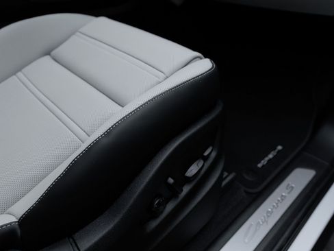 New 2025 Porsche Cayenne S AWD/4WD image 28