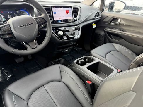 New 2026 Chrysler Pacifica Select w/ S Appearance Package AWD/4WD image 23