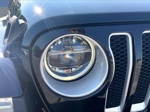 Used 2021 Jeep Wrangler Unlimited Sahara AWD/4WD image 31