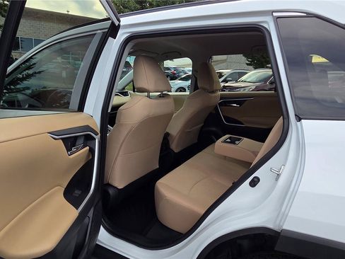 Used 2022 Toyota RAV4 XLE AWD/4WD image 28