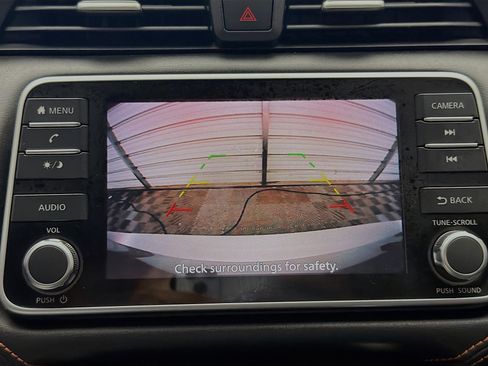 Used 2022 Nissan Versa SR image 16