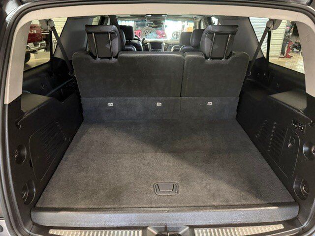 Used 2018 Chevrolet Suburban Premier AWD/4WD image 30