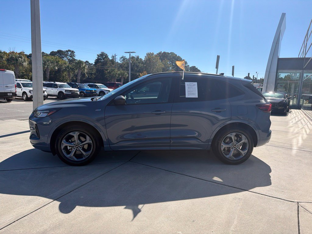 Used 2024 Ford Escape ST-Line w/ Tech Pack #1 FWD image 5
