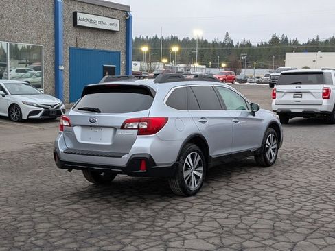 Used 2018 Subaru Outback 2.5i Limited image 5