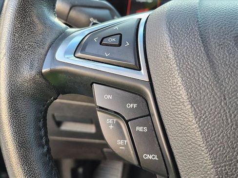Used 2017 Ford Edge Titanium w/ Technology Package FWD image 13