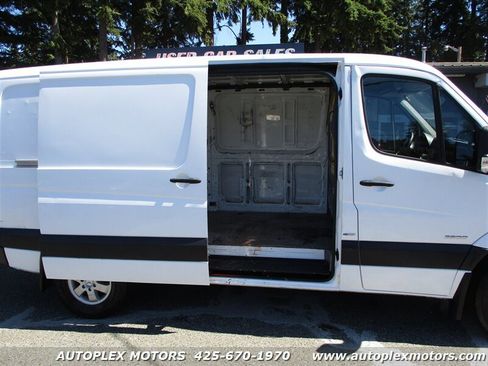 Used 2016 Mercedes-Benz Sprinter 2500 image 12