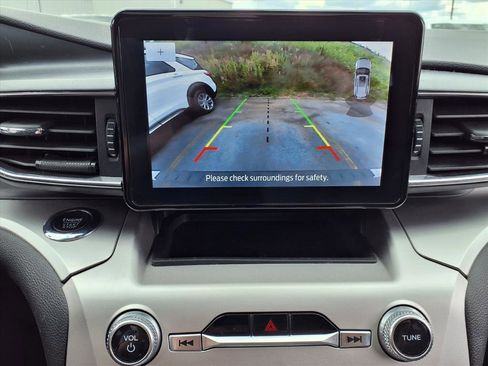 Certified 2022 Ford Explorer XLT w/ Equipment Group 202A image 16