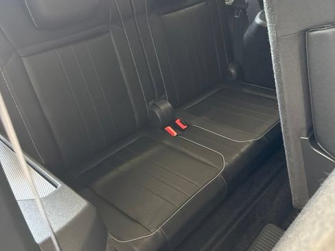 Certified 2023 Volkswagen Tiguan SE R-Line FWD image 9