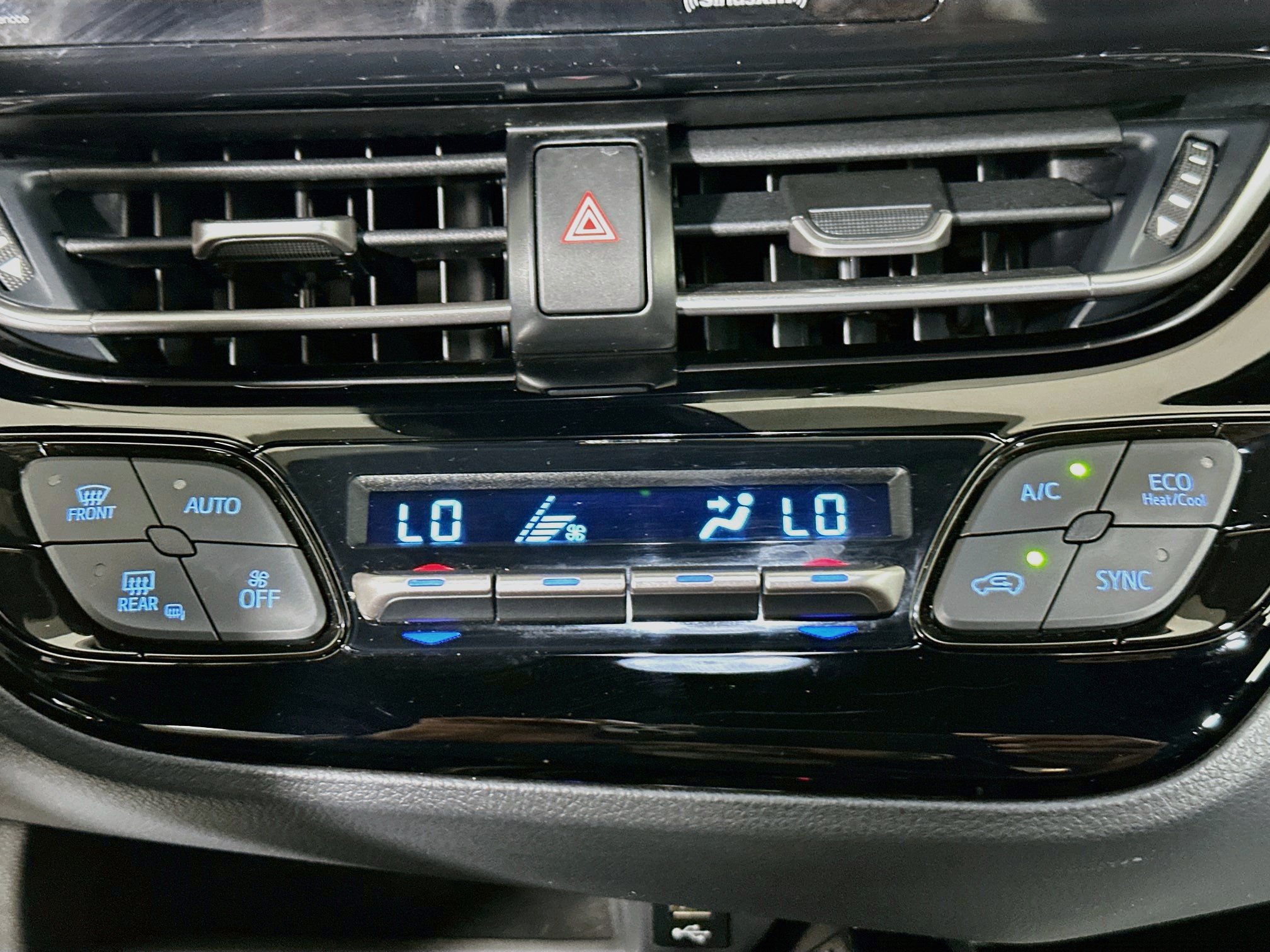 Used 2022 Toyota C-HR XLE FWD image 23