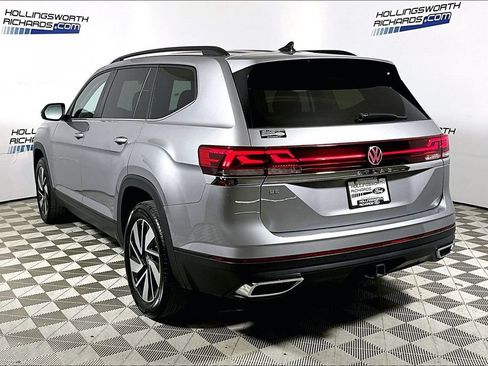 Used 2025 Volkswagen Atlas SE FWD image 8