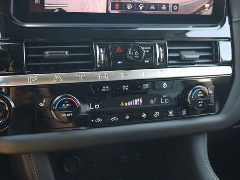 New 2026 Nissan Pathfinder SL w/ SL Premium Package AWD/4WD image 15