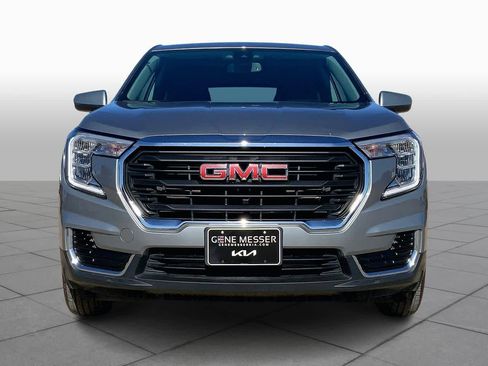 Used 2024 GMC Terrain SLE image 3
