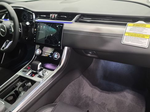 New 2024 Jaguar XF R-Dynamic SE image 4