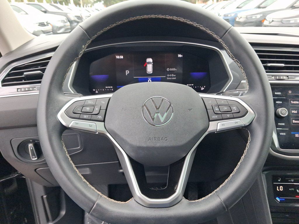 Certified 2023 Volkswagen Tiguan SE w/ Panoramic Sunroof Package FWD image 21