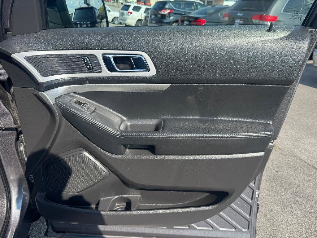 Used 2013 Ford Explorer XLT FWD image 27