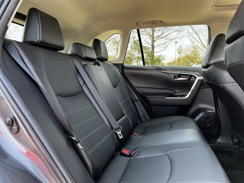 Used 2023 Toyota RAV4 XLE Premium image 28