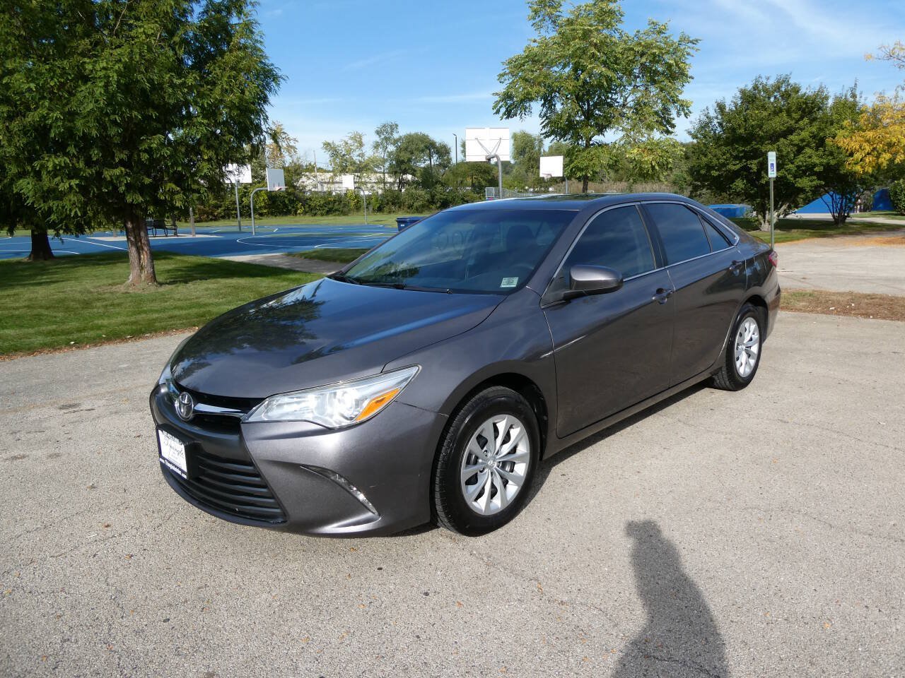 Used 2017 Toyota Camry LE FWD image 1