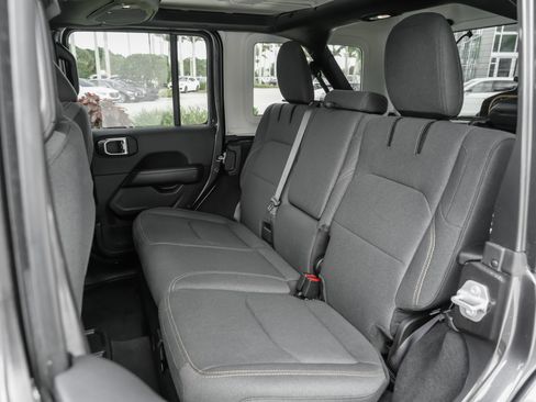 Used 2025 Jeep Wrangler Unlimited Sahara AWD/4WD image 35