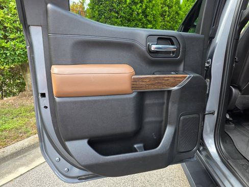 Used 2019 Chevrolet Silverado 1500 High Country w/ Technology Package AWD/4WD image 42