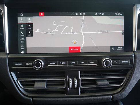 Used 2020 Porsche Macan AWD/4WD image 18