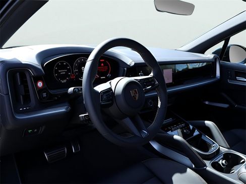 New 2025 Porsche Cayenne image 4