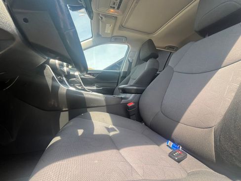 Used 2020 Toyota RAV4 XLE w/ Convenience Package AWD/4WD image 25