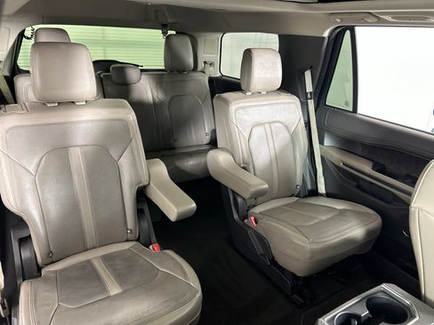 Used 2019 Ford Expedition Limited w/ Equipment Group 302A RWD image 29