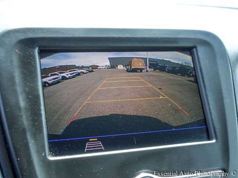 Used 2020 Chevrolet Equinox LT w/ Driver Convenience Package image 14