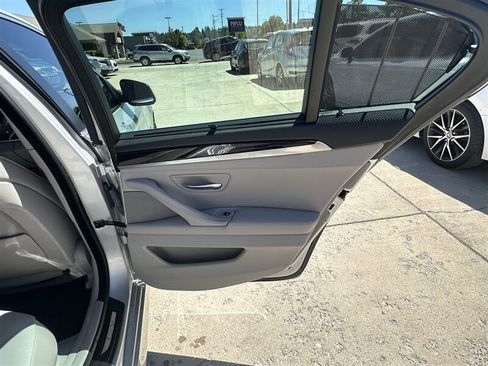 Used 2011 BMW 550i xDrive Sedan AWD/4WD image 40