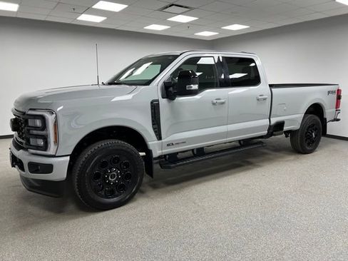 Used 2025 Ford F350 Lariat w/ Black Appearance Package AWD/4WD image 4