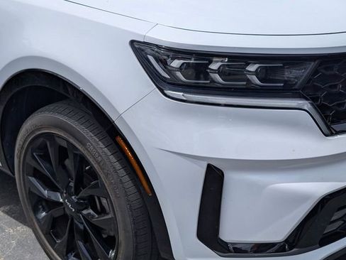 Certified 2023 Kia Sorento SX FWD image 2